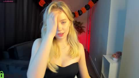 Melanie online show from October 28, 1:06 am