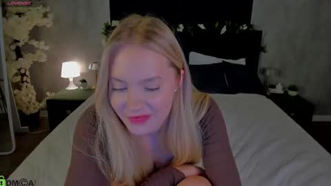 Melanie online show from November 30, 1:56 am