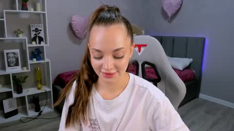 MelanieAlves online show from March 27, 2:51 pm