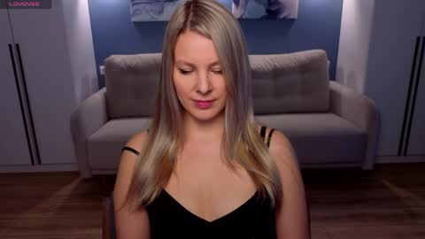 Melanie Bennett online show from April 10, 6:52 am