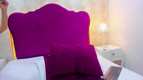 Melanie Cors  online show from February 26, 1:58 pm