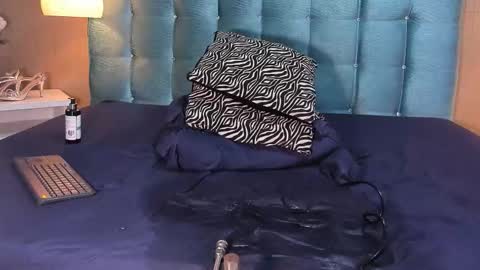        online show from December 5, 4:16 pm