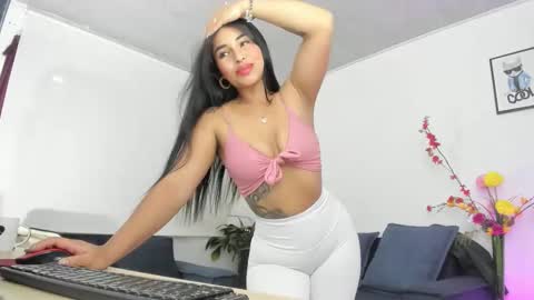 melaniie_roussel online show from November 22, 1:37 am