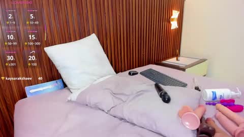 M E L I N A  online show from September 19, 9:40 pm