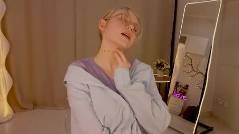 Alice - online show from April 15, 7:58 pm