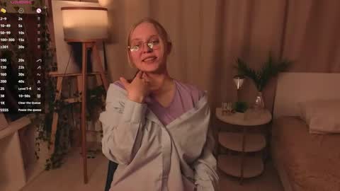 Alice - online show from April 16, 8:31 pm