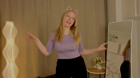 Alice - online show from April 4, 8:05 pm