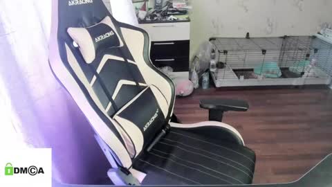 melisanilson online show from February 18, 7:10 am