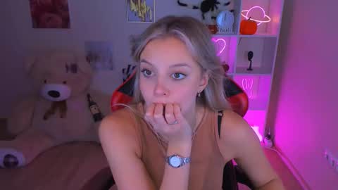 Melissa online show from October 14, 4:32 pm