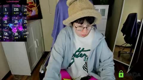 Snapshot of melissa_wells chatting on October 12, 9:27 pm Melissa online show from October 12, 9:27 pm