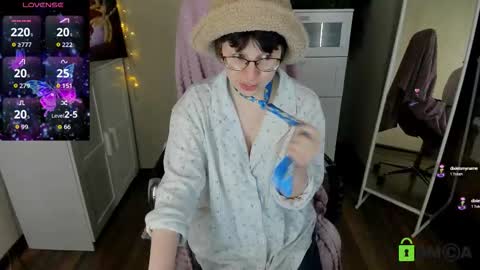 Snapshot of melissa_wells chatting on October 3, 10:51 pm Melissa online show from October 3, 10:51 pm