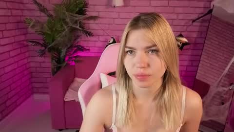 Snapshot of melissachristal chatting on November 1, 1:06 am Melissa online show from November 1, 1:06 am