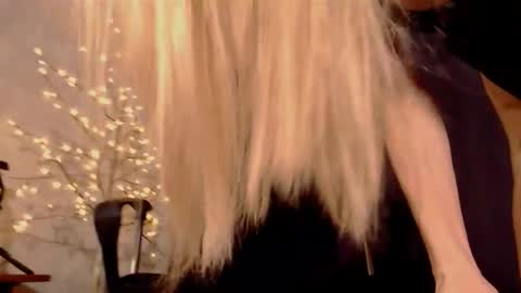mell_chik online show from December 5, 12:54 am