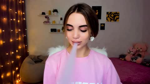 Snapshot of mellifluoustess chatting on December 7, 9:06 pm Tessa online show from December 7, 9:06 pm