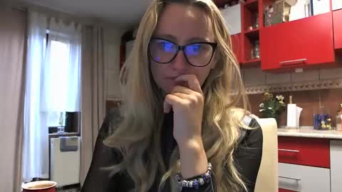 Melly online show from October 28, 7:20 am