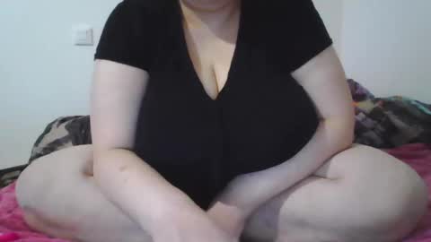 melobigboobs online show from December 26, 9:47 pm