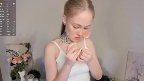 melodievejar online show from February 12, 4:49 am