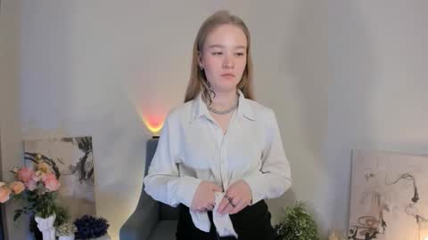 melodievejar online show from December 18, 5:14 am