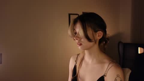 melody  online show from January 28, 2:42 pm