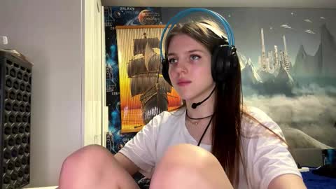 Hi Im Aria 18 years old online show from November 14, 1:57 pm