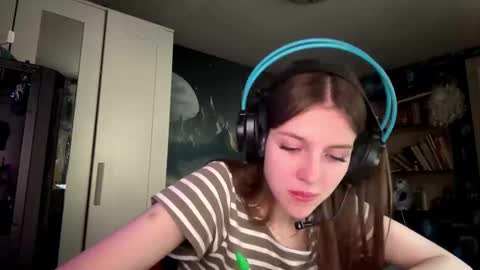 Hi Im Aria 18 years old online show from September 26, 12:35 pm