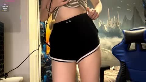 Hi Im Aria 18 years old online show from February 23, 7:49 pm