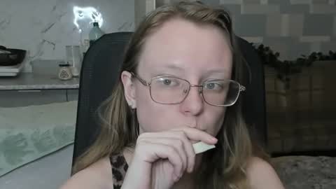 Snapshot of meowcr chatting on October 28, 7:04 pm meowcr online show from October 28, 7:04 pm