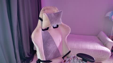 Mia online show from March 28, 4:36 am