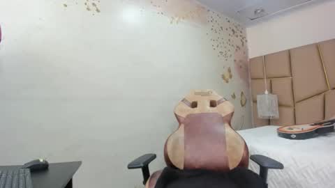 Meredith Huntt online show from March 27, 11:00 am