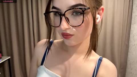 Snapshot of meridethvilca chatting on October 22, 6:20 pm Rina online show from October 22, 6:20 pm