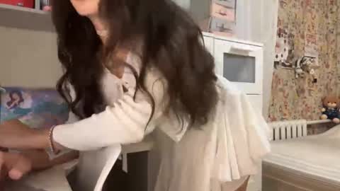 Enni online show from November 14, 7:05 pm