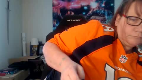 Mommy Jaxx online show from December 8, 10:03 pm