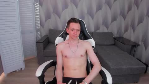 MEVERIK OUSHEN online show from April 9, 1:28 pm