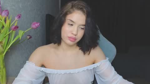 Mia online show from March 12, 9:24 pm