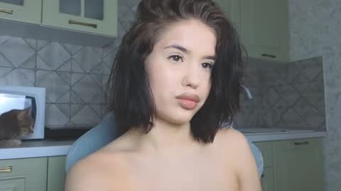 Mia online show from February 25, 9:48 pm