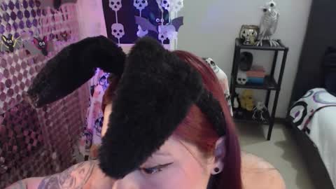 mia online show from November 1, 1:28 am