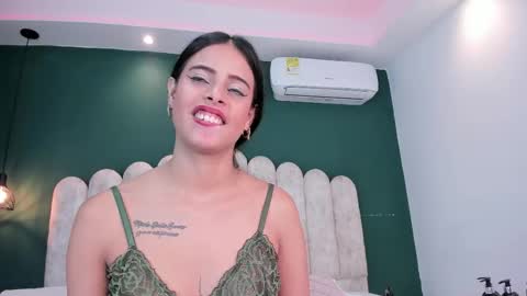 Mia online show from March 7, 2:12 pm