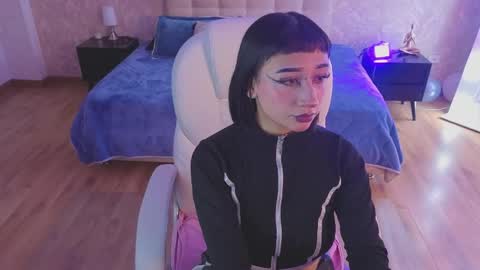 mia online show from June 7, 5:01 am
