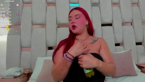 Mia online show from June 2, 4:42 pm
