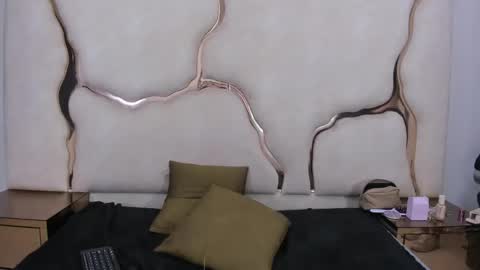 mia_clark18 online show from December 4, 9:58 pm