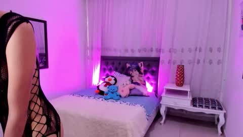 Mia online show from January 7, 8:25 pm