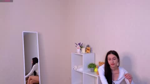 Snapshot of mia_crazyy chatting on October 23, 4:08 pm U can call me Angel3 online show from October 23, 4:08 pm