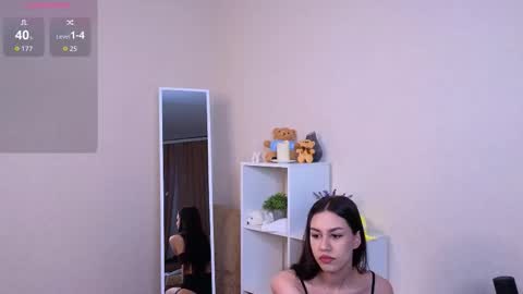 Snapshot of mia_crazyy chatting on October 4, 4:38 pm U can call me Angel3 online show from October 4, 4:38 pm