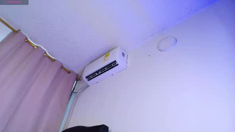 Mia online show from April 21, 9:11 pm