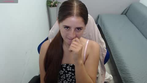 Mia online show from November 22, 2:04 pm