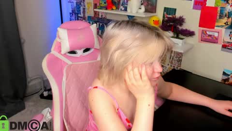 Mia online show from May 5, 3:24 am