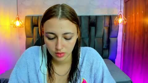 mia_ferrer18 online show from August 6, 1:20 pm