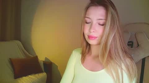 Mia online show from July 17, 10:33 pm