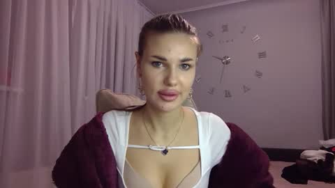 mia_fride1 online show from December 14, 1:06 pm