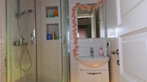 Mia online show from February 19, 8:44 am